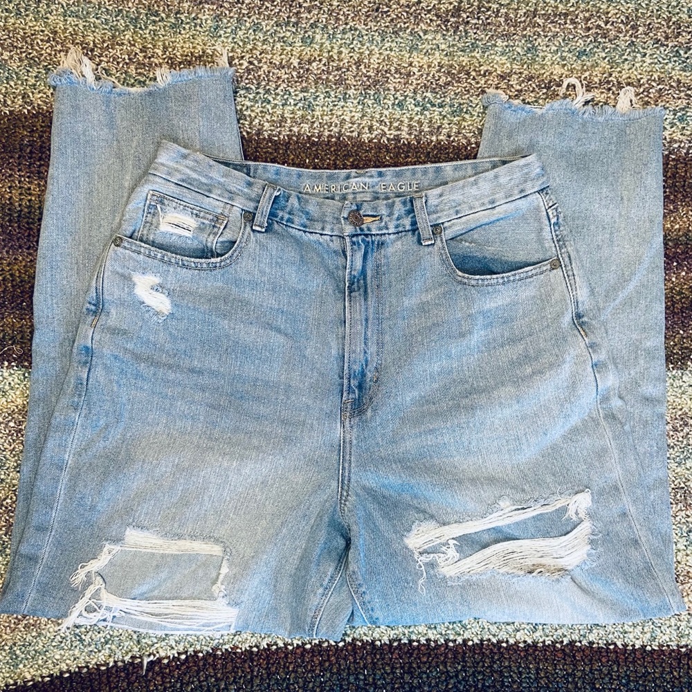 American Eagle Curvy Mom Jean distressed